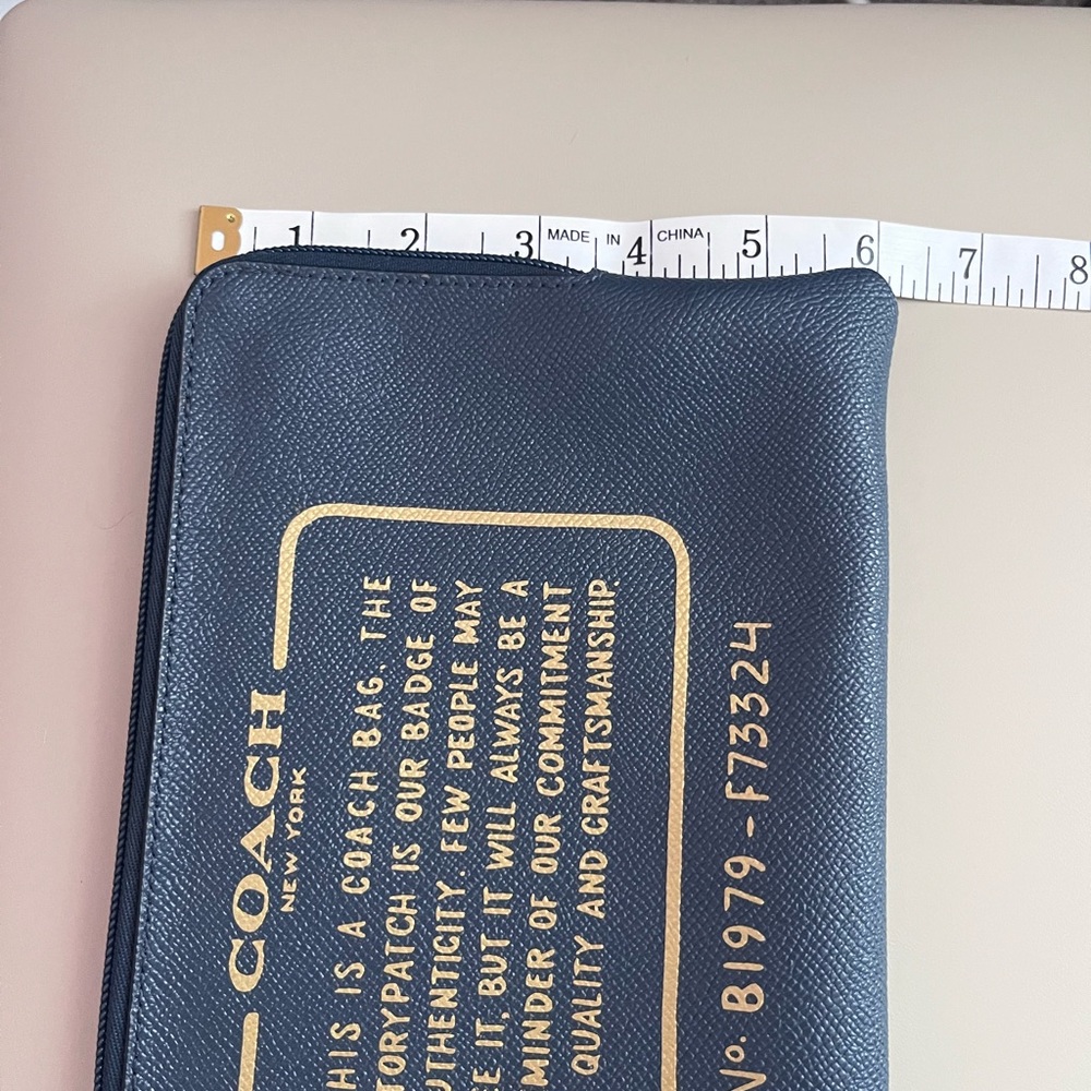 Coach Storypatch L-Zip Clutch Pouch Navy Leather Gold Print Like New - Picture 7 of 7